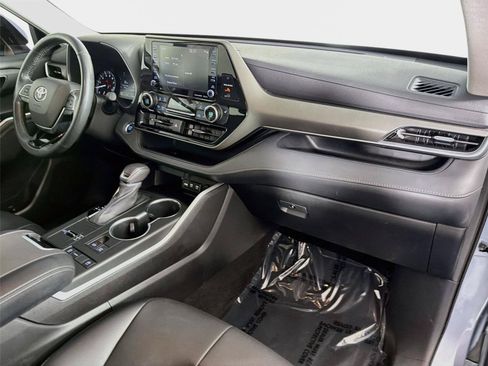 Used 2021 Toyota Highlander XLE FWD image 29