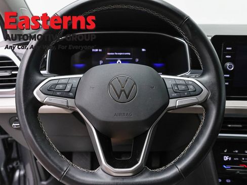 Used 2025 Volkswagen Taos SE AWD/4WD image 10