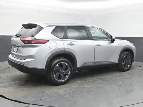 Used 2025 Nissan Rogue SV image 9