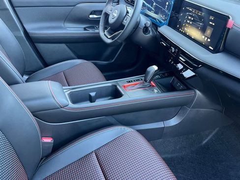 New 2026 Nissan Kicks SR w/ Illumination Package FWD image 19