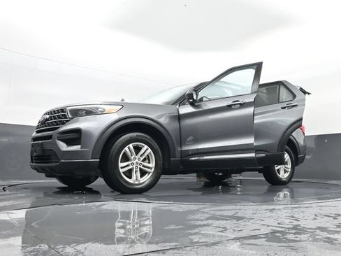 Used 2023 Ford Explorer XLT AWD/4WD image 34
