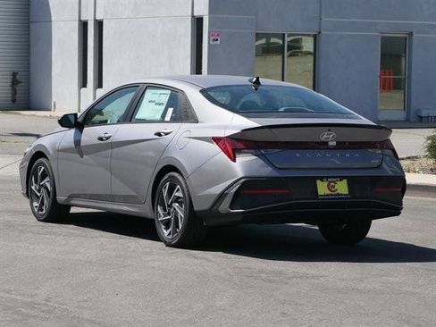 New 2025 Hyundai Elantra SEL w/ Cargo Package FWD image 5