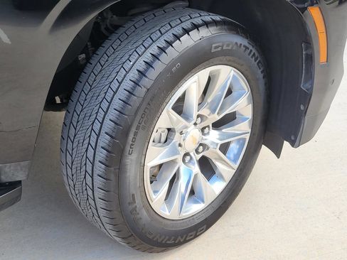Used 2025 Chevrolet Suburban Premier RWD image 6