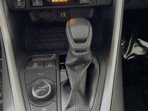 Used 2025 Toyota RAV4 XLE image 24