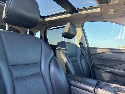 Used 2021 Nissan Rogue SV w/ Premium Package image 28