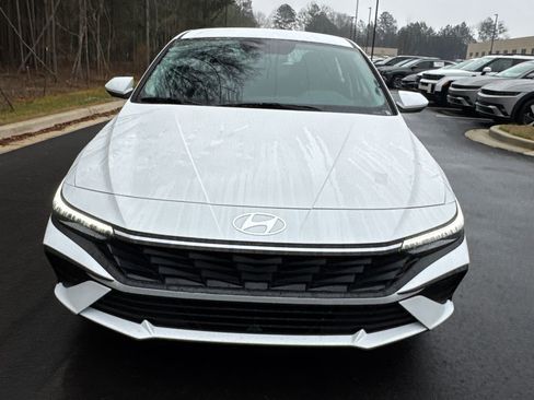 New 2026 Hyundai Elantra SE FWD image 8