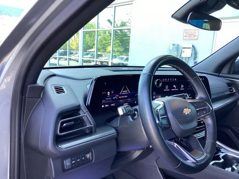 Used 2024 Chevrolet Traverse LT AWD/4WD image 9