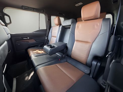 Used 2024 Lexus GX 550 w/ Accessory Package (Z1) AWD/4WD image 21