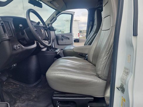 Used 2022 Chevrolet Express 2500 w/ Driver Convenience Package RWD image 15