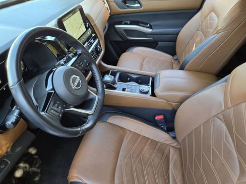 Used 2023 Nissan Pathfinder Platinum w/ Cargo Package image 14