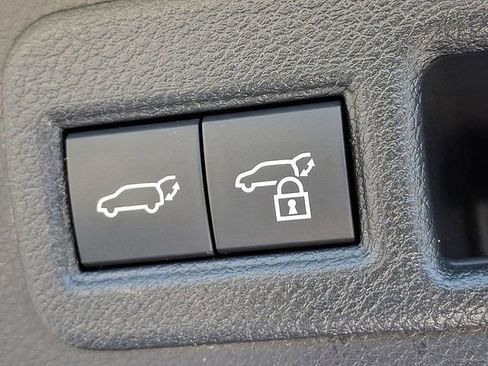 Certified 2024 Toyota Venza LE image 28