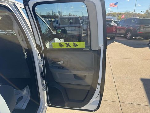 Used 2019 RAM 1500 Classic SLT AWD/4WD image 16