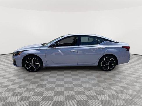 Used 2023 Nissan Altima 2.5 SR w/ SR Premium Package FWD image 6