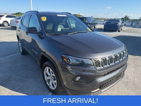 Used 2024 Jeep Compass Latitude image 11