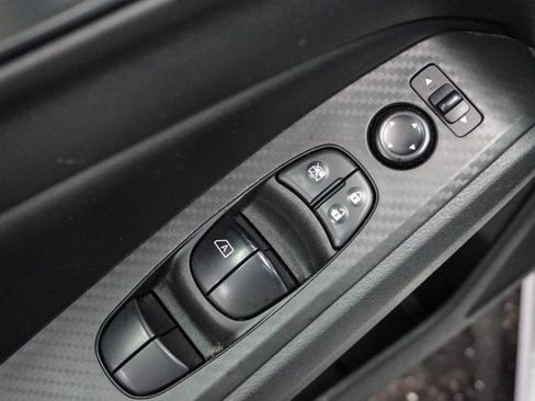 Used 2024 Nissan Altima 2.5 SV image 12