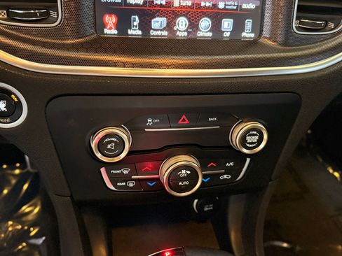 Used 2016 Dodge Charger SXT image 32