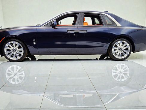 Used 2023 Rolls-Royce Ghost image 3