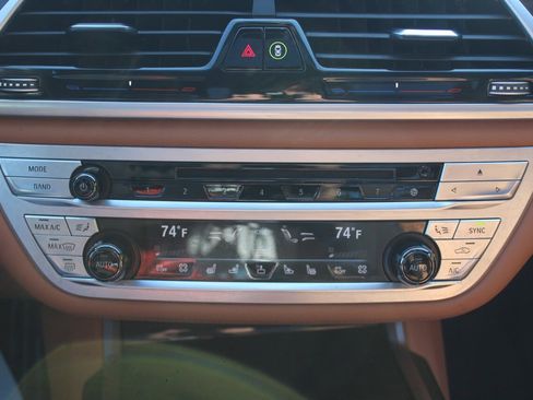 Used 2019 BMW 740i w/ Executive Package image 8