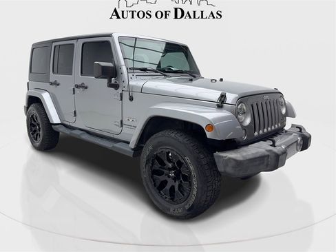 Used 2018 Jeep Wrangler Unlimited Sahara image 2