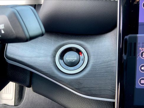 New 2025 Jeep Grand Cherokee Limited w/ Black Appearance Package image 17