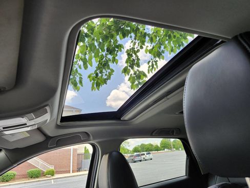 Used 2018 MAZDA CX-5 Touring w/ Preferred Equipment Package FWD image 11