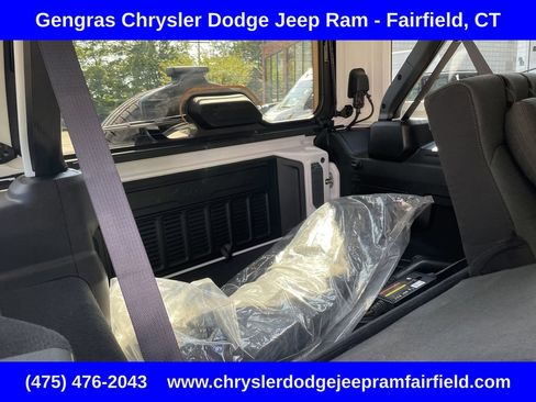 Used 2024 Jeep Wrangler Unlimited w/ Convenience Group AWD/4WD image 16