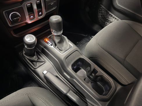 Used 2019 Jeep Wrangler Sport AWD/4WD image 23
