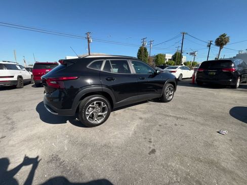 Used 2025 Chevrolet Trax LT w/ LT Convenience Package FWD image 12