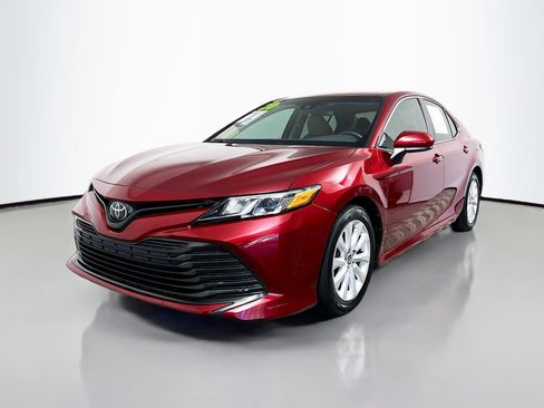 Used 2020 Toyota Camry LE image 10