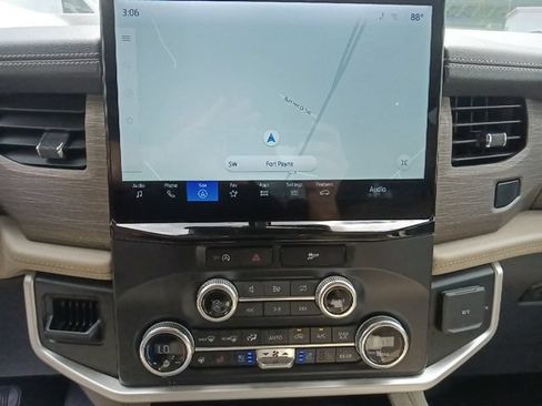 Used 2024 Ford Expedition Limited RWD image 21