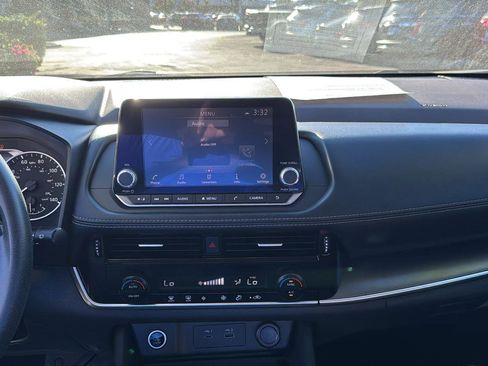 Used 2021 Nissan Rogue SV image 15