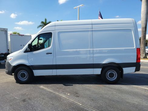 Used 2025 Mercedes-Benz Sprinter 2500 image 6