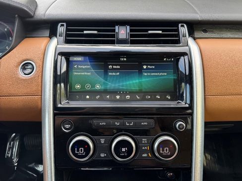 Used 2020 Land Rover Discovery HSE Luxury image 21