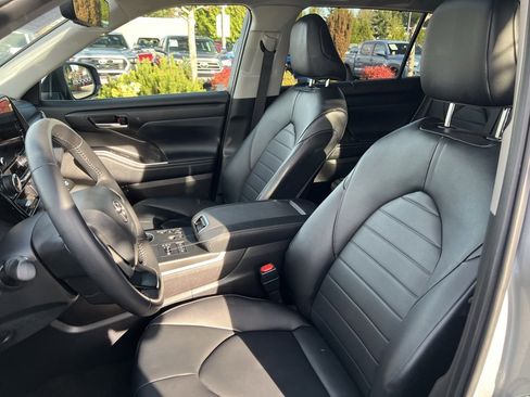 Certified 2024 Toyota Highlander XLE image 14