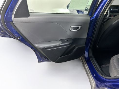 Used 2025 Kia K4 LXS image 26