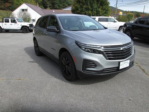 Used 2023 Chevrolet Equinox LS w/ LS Convenience Package image 3