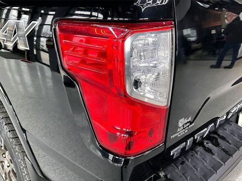 Used 2018 Nissan Titan PRO-4X image 23