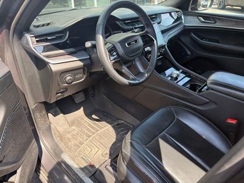 Used 2022 Jeep Grand Cherokee Overland AWD/4WD image 2