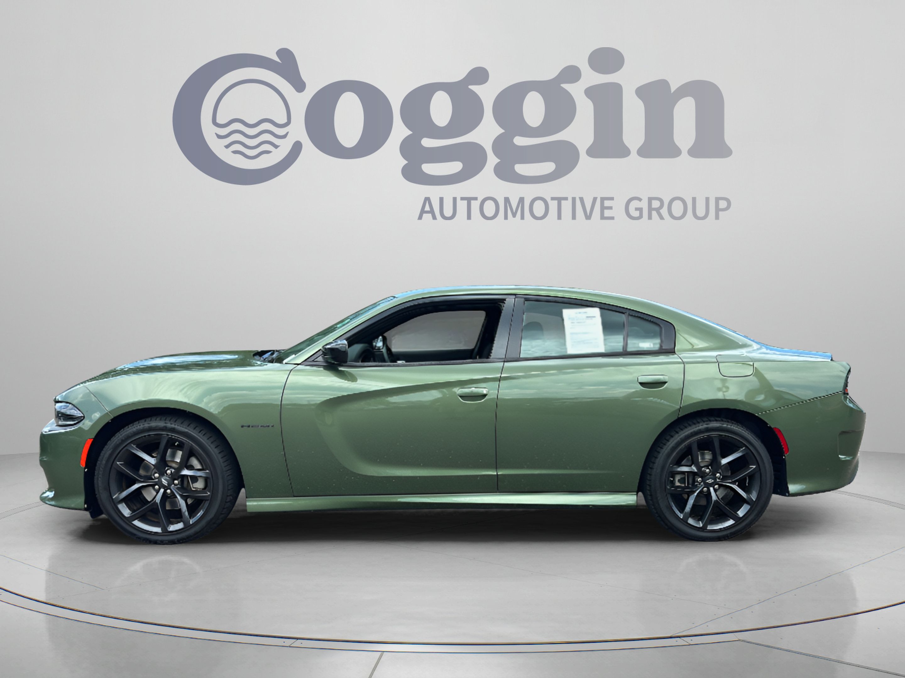 Used 2022 Dodge Charger R/T w/ Blacktop Package RWD image 2