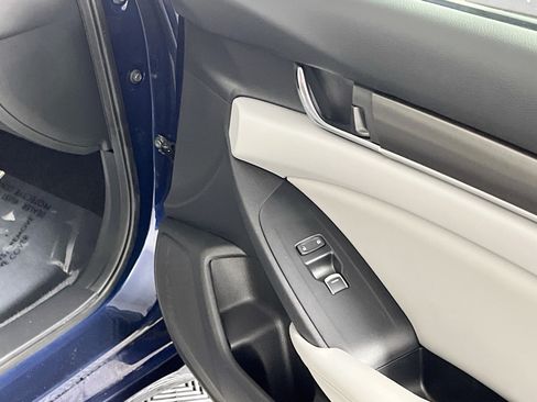 Used 2020 Honda Accord LX image 32