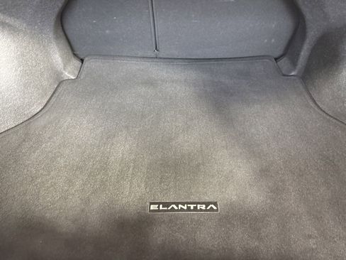 Used 2023 Hyundai Elantra Limited image 23