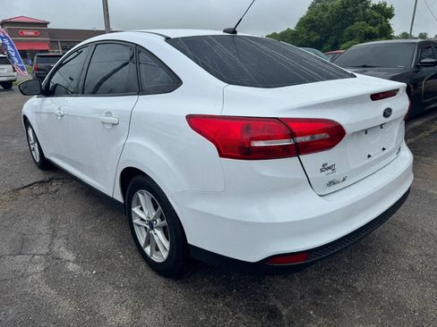 Used 2018 Ford Focus SE FWD image 4