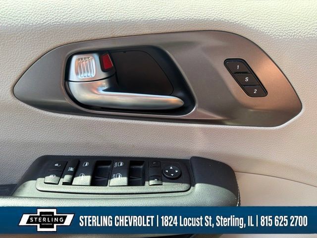 Used 2023 Chrysler Pacifica Touring-L FWD image 19
