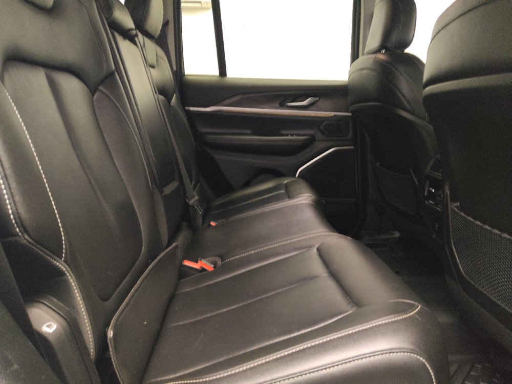 Used 2023 Jeep Grand Cherokee Limited w/ Black Appearance Package RWD image 19