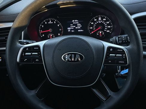 Used 2020 Kia Sorento LX image 12