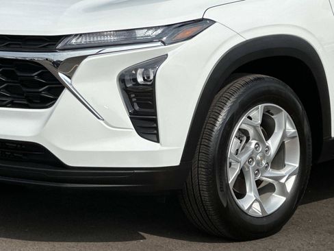 Certified 2024 Chevrolet Trax LS w/ LS Convenience Package FWD image 7