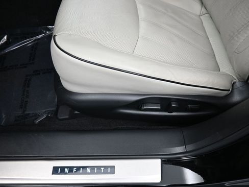 Used 2019 INFINITI Q70 L 3.7 image 16