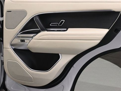 Used 2023 Land Rover Range Rover SE image 17