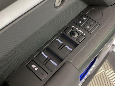 Used 2023 Land Rover Defender 110 V8 image 11