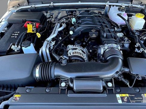 New 2025 Jeep Gladiator Sport image 10